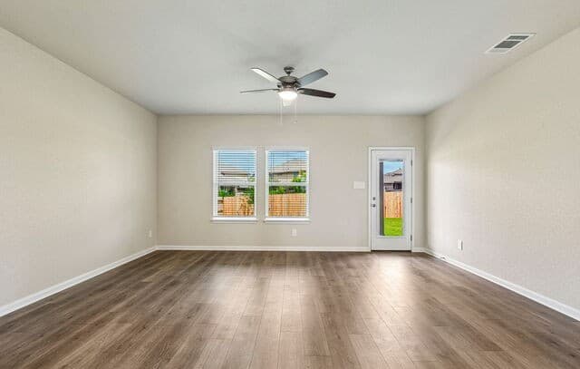 4-bedroom rental at 10121 Briceway Gap in San Antonio, TX — photo 5