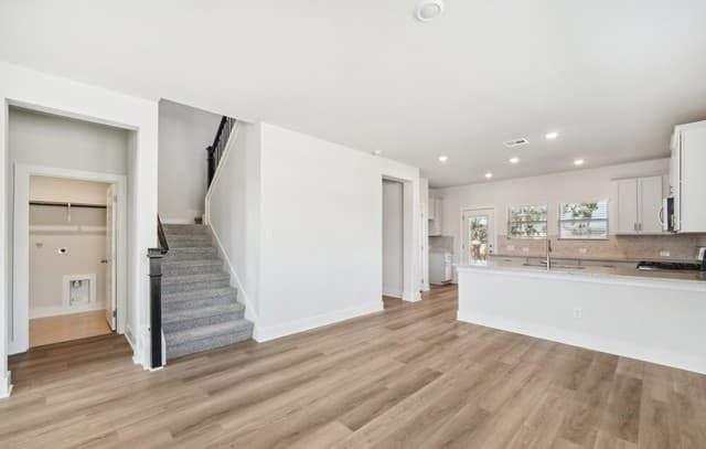 4-bedroom rental at 882 Shatterhand Blvd in San Antonio, TX — photo 4