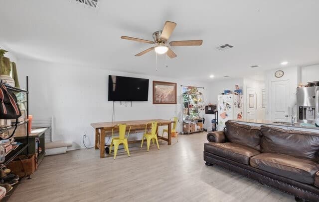 3-bedroom rental at 7295 Pasture Run in San Antonio, TX — photo 5