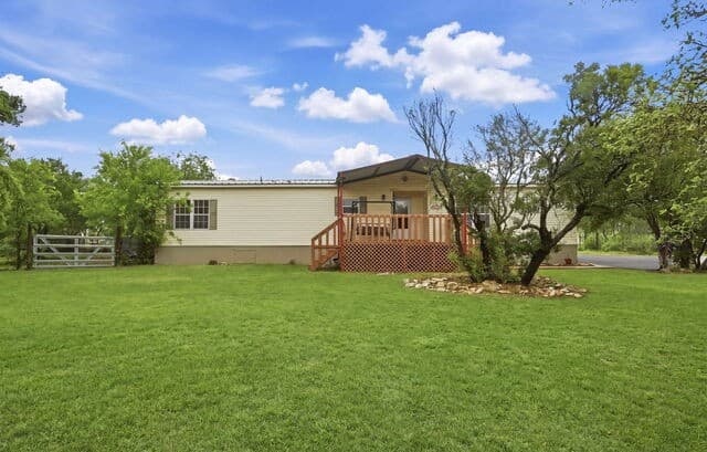 3-bedroom rental at 9923 County Road 5735 in Castroville, TX — photo 1