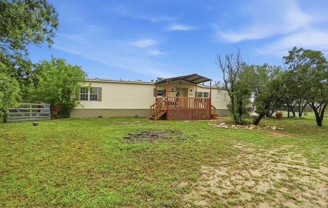 3-bedroom rental at 9923 County Road 5735 in Castroville, TX — photo 2