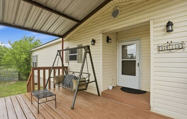 3-bedroom rental at 9923 County Road 5735 in Castroville, TX — photo 5