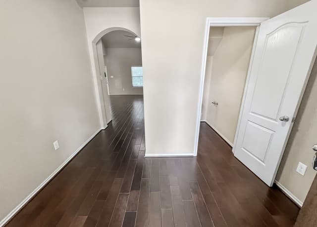 3-bedroom rental at 7115 Summer Way in San Antonio, TX — photo 2