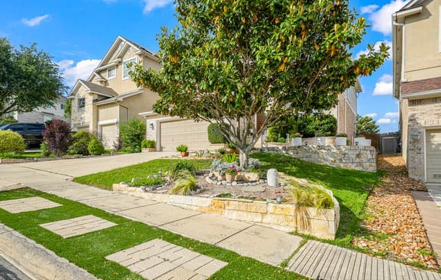 3-bedroom rental at 21411 La Pena Dr in San Antonio, TX — photo 5