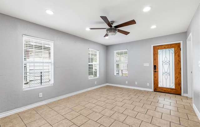 4-bedroom rental at 105 El Fledo in San Antonio, TX — photo 5