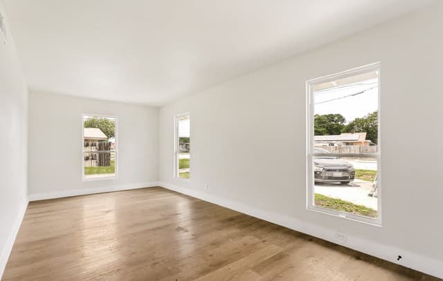 6-bedroom rental at 2712 Nacogdoches Rd in San Antonio, TX — photo 5