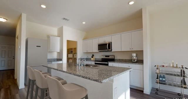 4-bedroom rental at 7263 King Bend in San Antonio, TX — photo 2