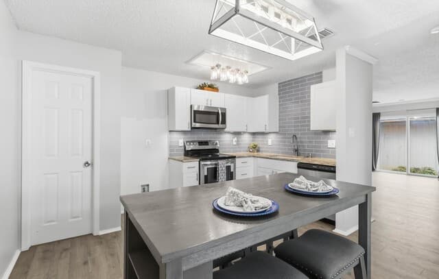 3-bedroom rental at 12722 Huntsman View Dr in San Antonio, TX — photo 2