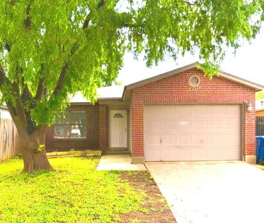 3-bedroom rental at 12722 Huntsman View Dr in San Antonio, TX — photo 4