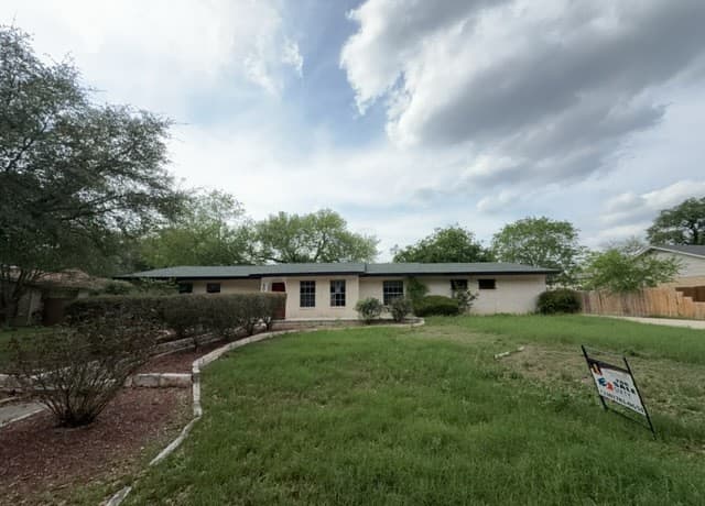 4-bedroom rental at 202 Shalimar Dr in Castle Hills, TX — photo 1
