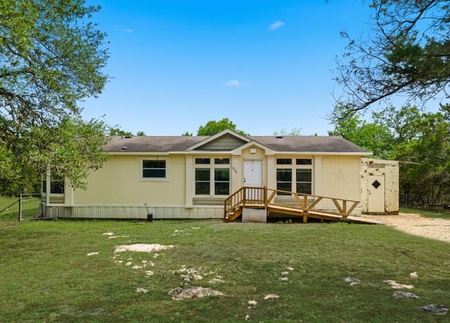 3-bedroom rental at 733 Line Camp Loop in Spring Branch, TX — photo 2
