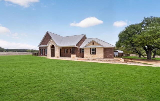 3-bedroom rental at 815 Serene Waters in Spring Branch, TX — photo 4