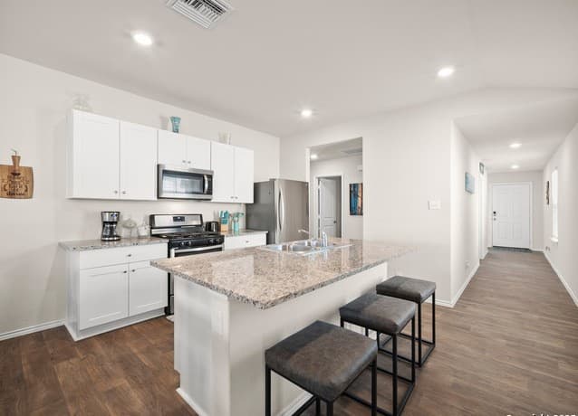 3-bedroom rental at 13218 Desana Spgs in St Hedwig, TX — photo 1