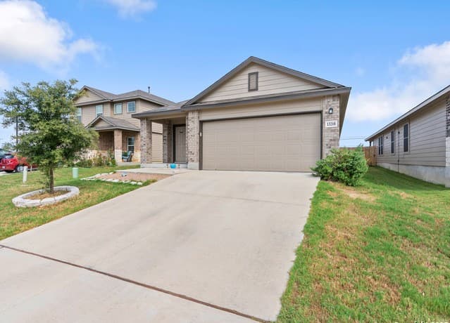 3-bedroom rental at 13218 Desana Spgs in St Hedwig, TX — photo 2