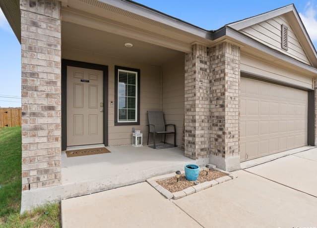 3-bedroom rental at 13218 Desana Spgs in St Hedwig, TX — photo 4