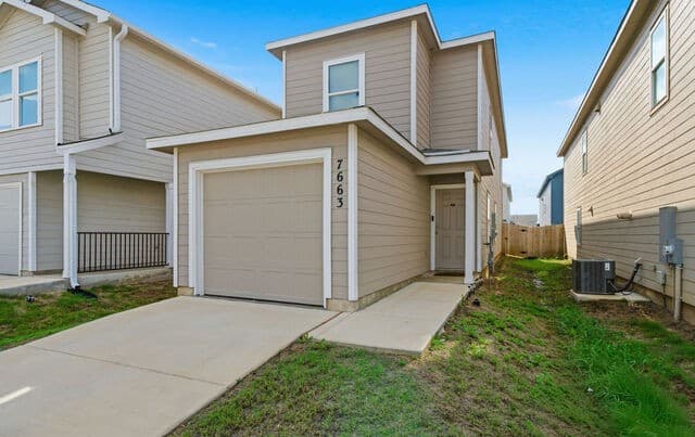 3-bedroom rental at 7663 Aston Cross in San Antonio, TX — photo 3