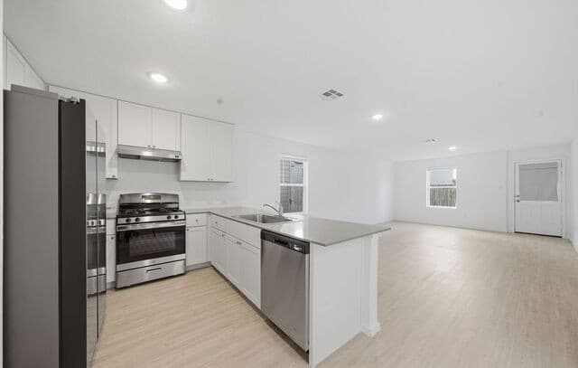 3-bedroom rental at 7663 Aston Cross in San Antonio, TX — photo 5