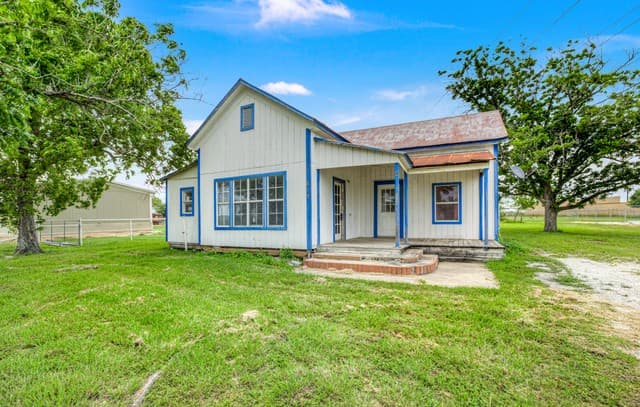 3-bedroom rental at 517 Center St in Marion, TX — photo 1