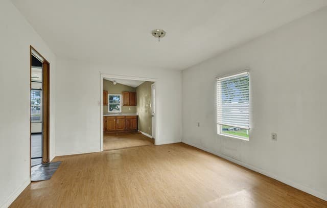 3-bedroom rental at 517 Center St in Marion, TX — photo 5
