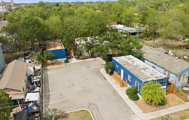 rental at 1033 Rivas in San Antonio, TX — photo 2