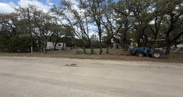 rental at 7513 Whartons Dock Rd in Bandera, TX — photo 2