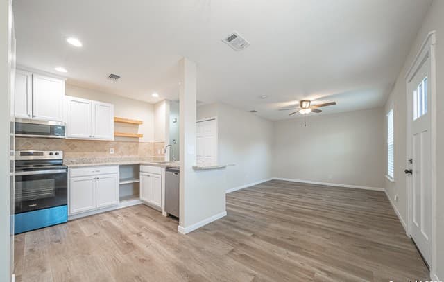 3-bedroom rental at 8310 Running Horse in San Antonio, TX — photo 2