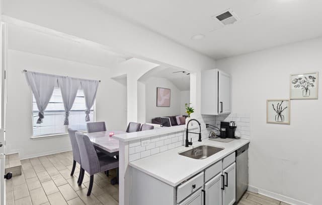 3-bedroom rental at 6110 Ashley Spgs in San Antonio, TX — photo 3