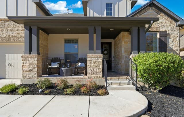 5-bedroom rental at 7715 Goldstrike Dr in San Antonio, TX — photo 3