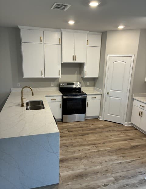5-bedroom rental at 7330 Sharma Valley in San Antonio, TX — photo 4