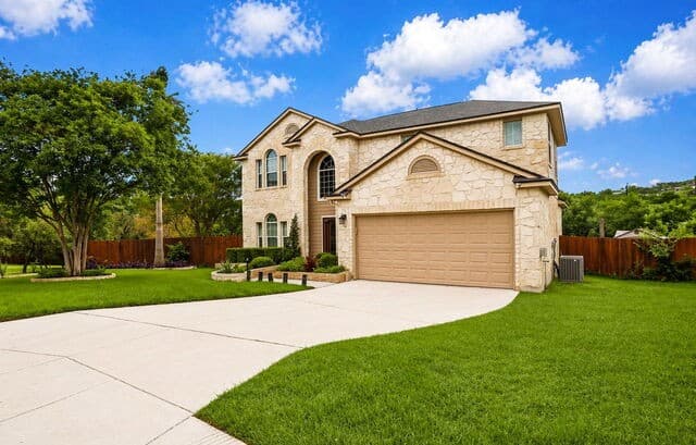 5-bedroom rental at 1103 El Sierro in San Antonio, TX — photo 3