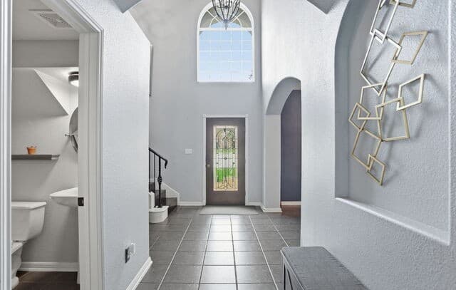 5-bedroom rental at 1103 El Sierro in San Antonio, TX — photo 4
