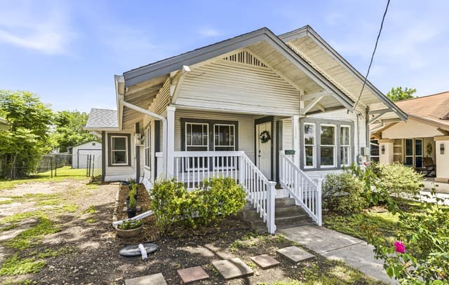 Home for sale at 526 Hammond Ave in San Antonio, TX — photo 2