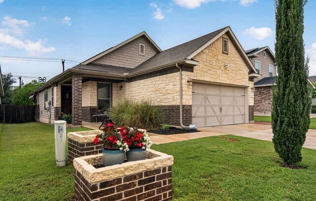 3-bedroom rental at 4615 Trevor Way in San Antonio, TX — photo 3