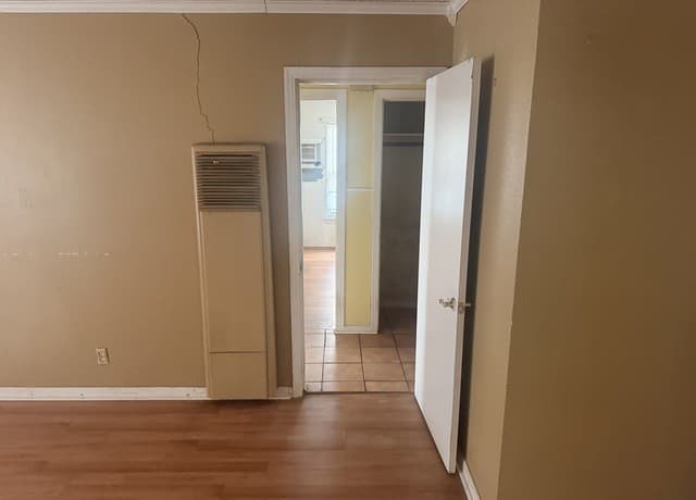 5-bedroom rental at 470 E Amber St in San Antonio, TX — photo 3