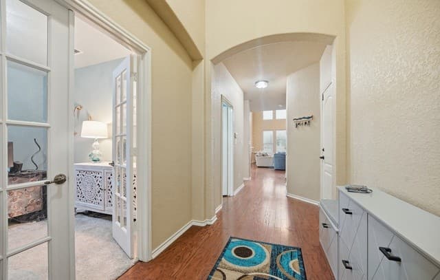 6-bedroom rental at 313 Brook Shadow in Cibolo, TX — photo 2