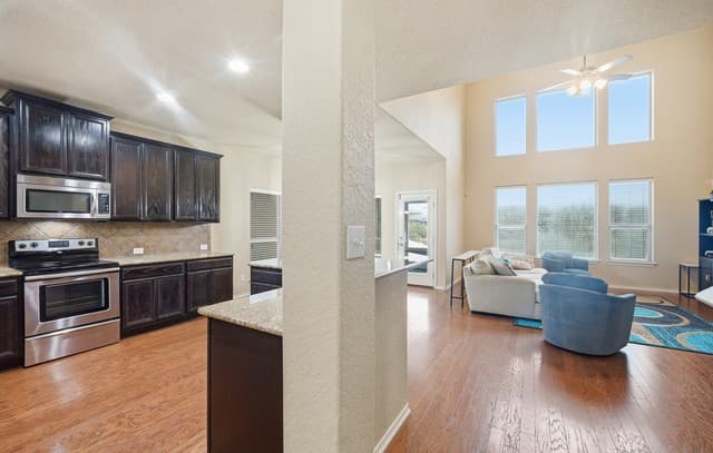 6-bedroom rental at 313 Brook Shadow in Cibolo, TX — photo 4