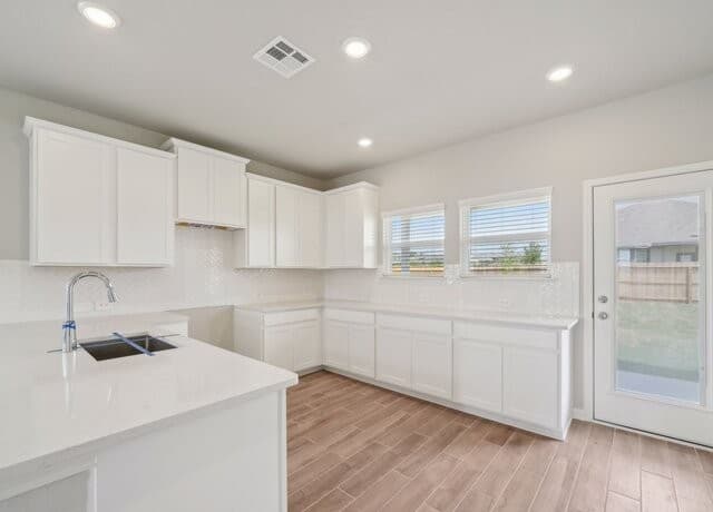 4-bedroom rental at 6511 Queen Carol in San Antonio, TX — photo 3