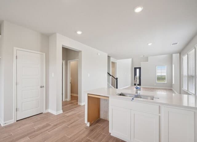 4-bedroom rental at 6511 Queen Carol in San Antonio, TX — photo 4