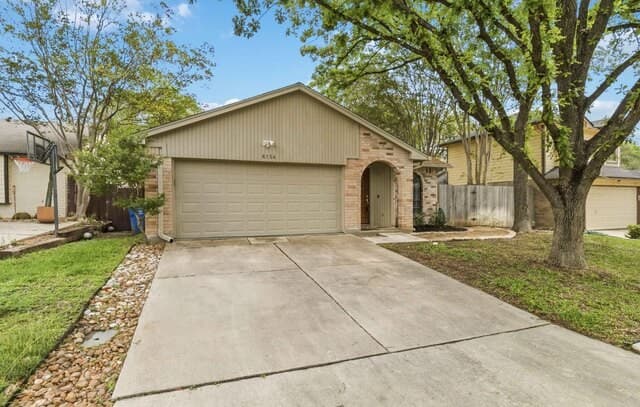 3-bedroom rental at 6154 John Chapman in San Antonio, TX — photo 2