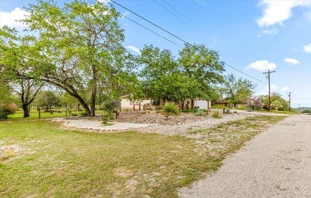 3-bedroom rental at 95 Nine Patch in Poteet, TX — photo 3