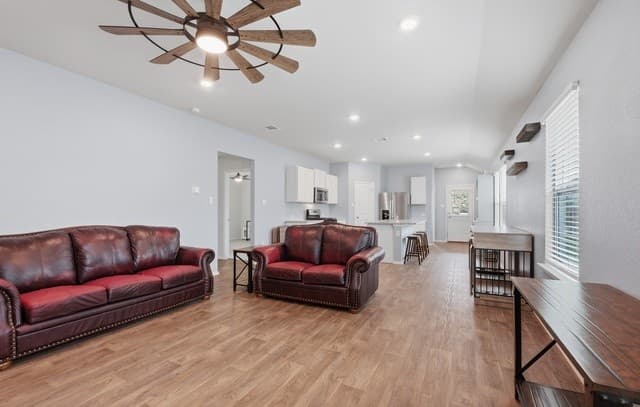 3-bedroom rental at 4219 Thyme Gdn in Von Ormy, TX — photo 5