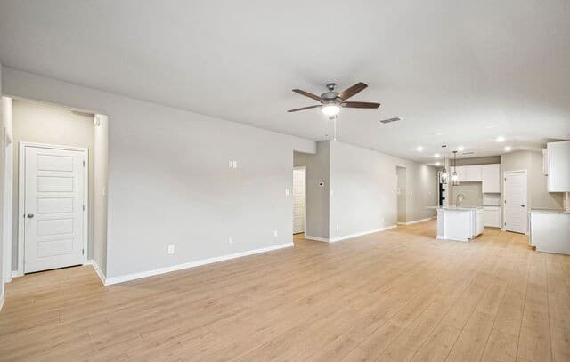 4-bedroom rental at 10259 King Robert in San Antonio, TX — photo 3