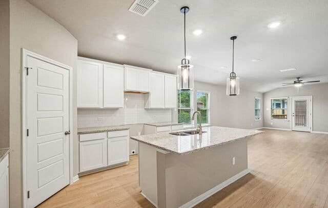 4-bedroom rental at 10259 King Robert in San Antonio, TX — photo 5