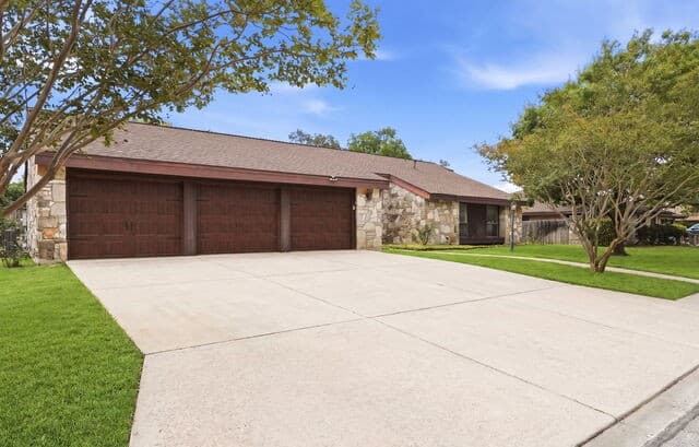 3-bedroom rental at 6310 Spindrift in Windcrest, TX — photo 2