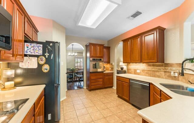 4-bedroom rental at 3512 Angora Trl in Schertz, TX — photo 5