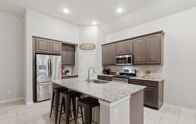 3-bedroom rental at 10131 Harr Knl in San Antonio, TX — photo 3