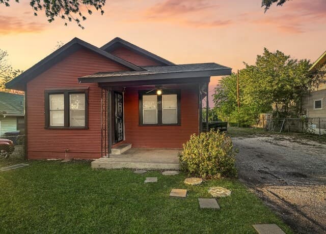 2-bedroom rental at 405 Monticello Ct in San Antonio, TX — photo 1