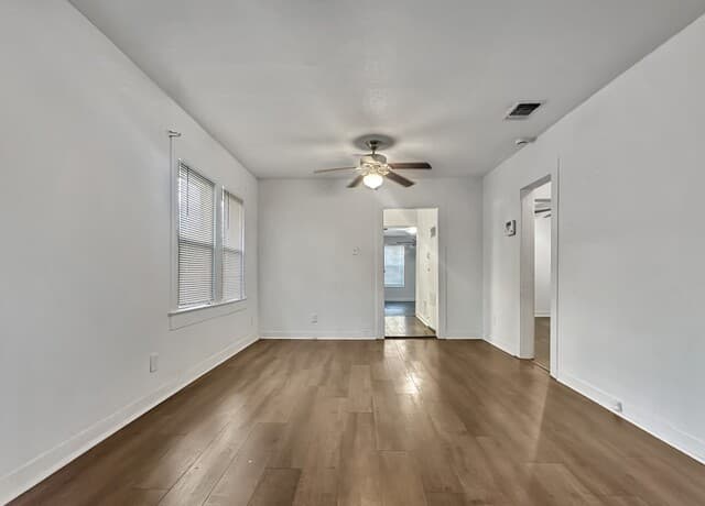 2-bedroom rental at 405 Monticello Ct in San Antonio, TX — photo 2