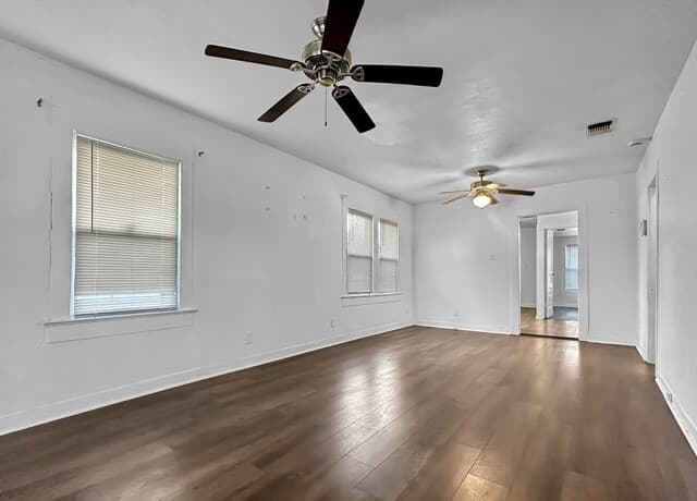 2-bedroom rental at 405 Monticello Ct in San Antonio, TX — photo 3