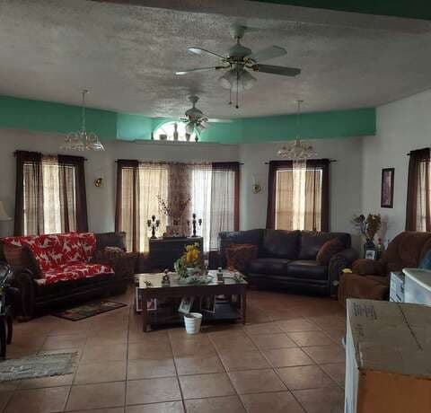 2-bedroom rental at 387 Mills Ranch Rd in Pleasanton, TX — photo 4